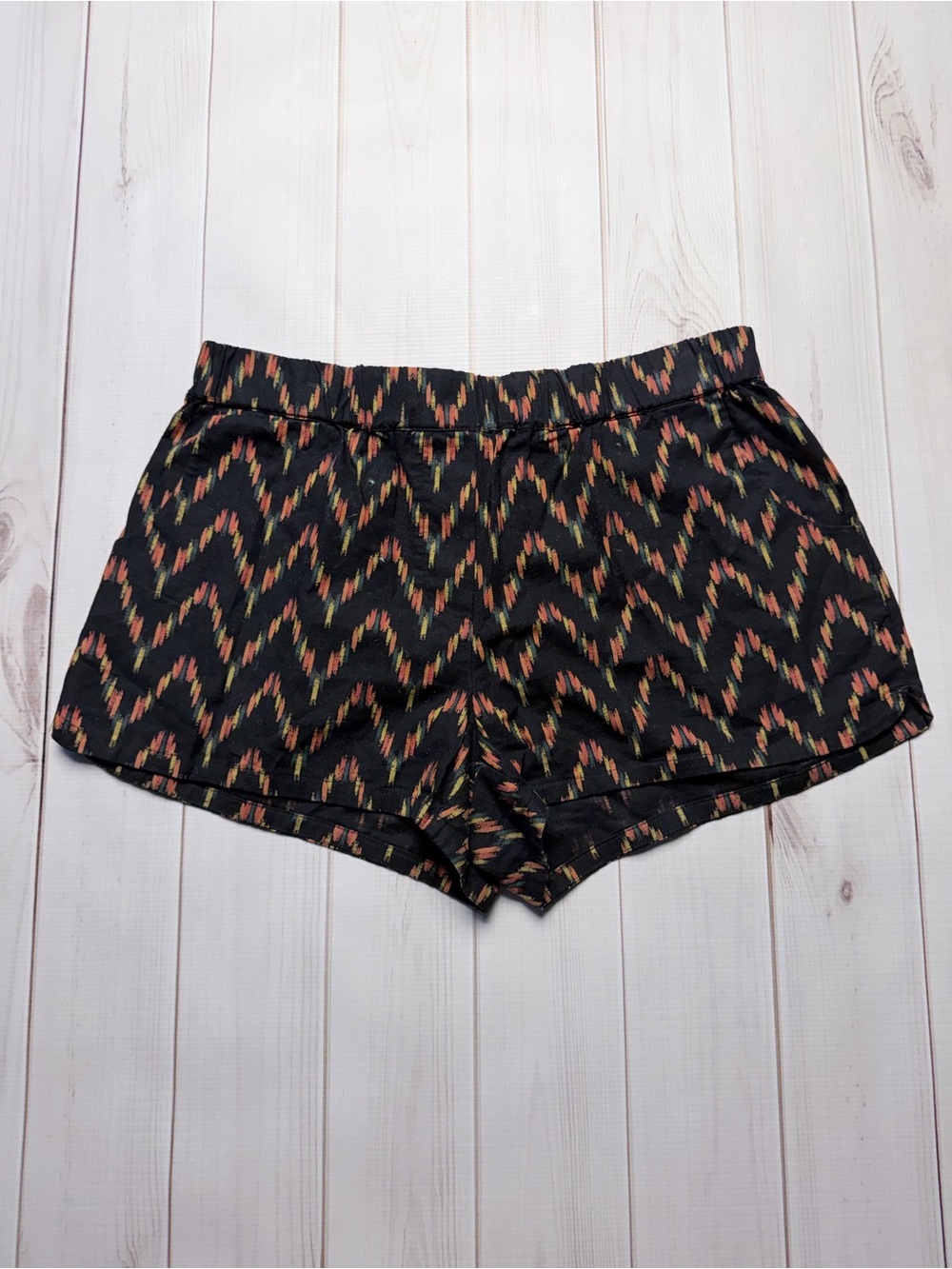 Ecote Black Athletic Shorts with Zigzag Print